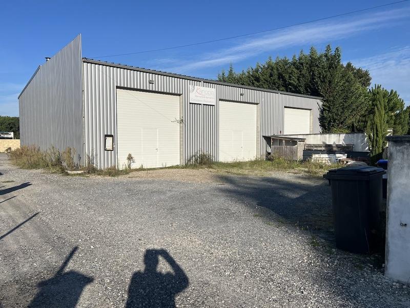 Local d'activités - 220 m² - 3 pièces