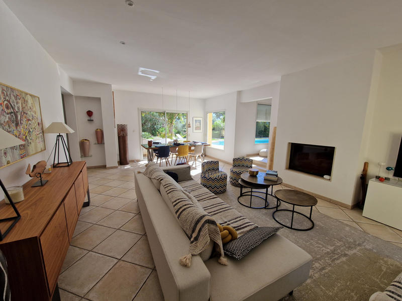 Maison - 205 m² - 6 pièces