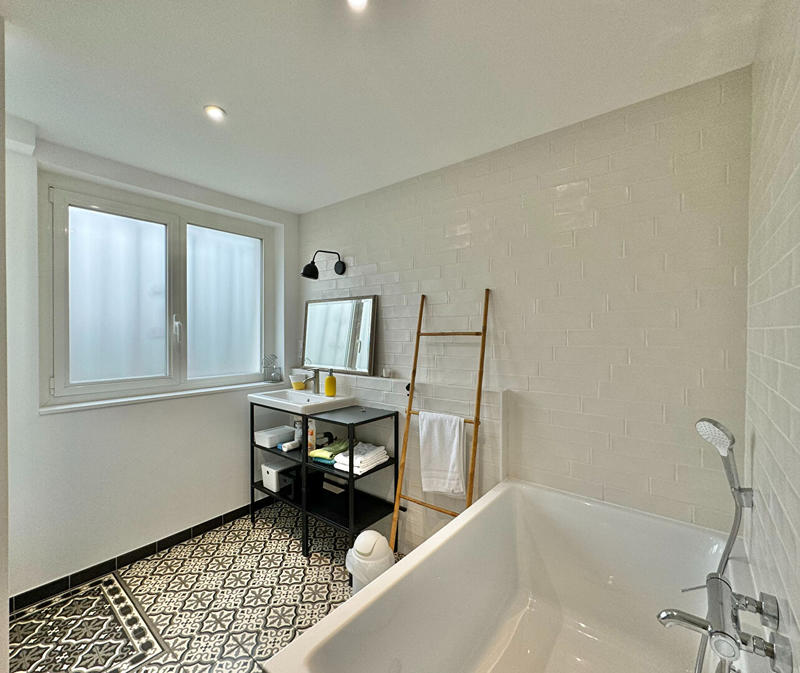 Maison - 210 m² - 8 pièces