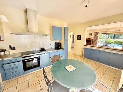 Maison - 225 m² - 6 pièces