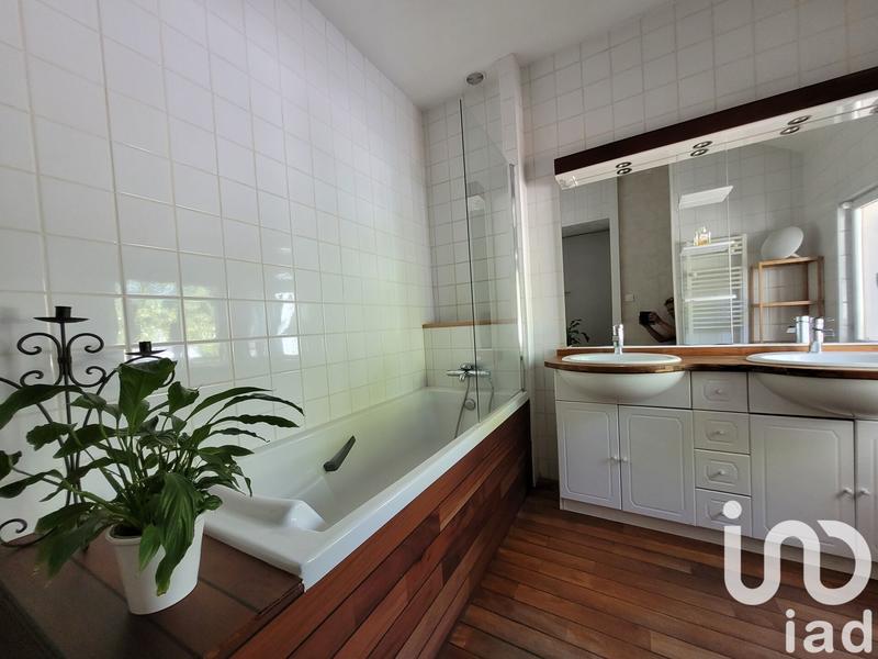 Maison - 280 m² - 10 pièces