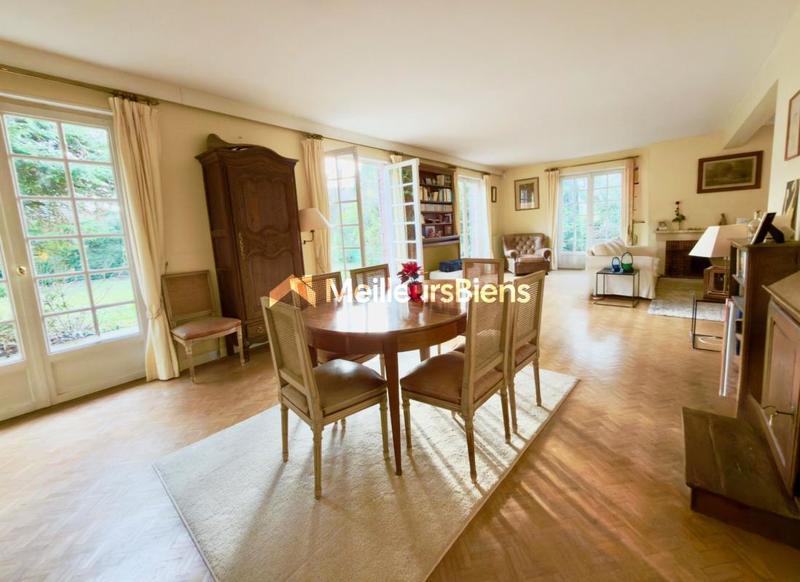 Maison - 166 m² - 7 pièces