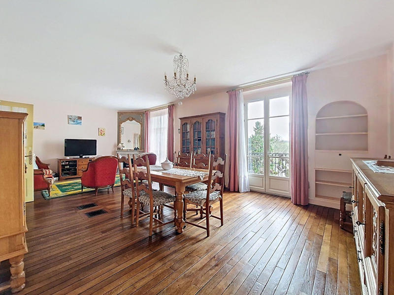 Maison - 215 m² - 7 pièces