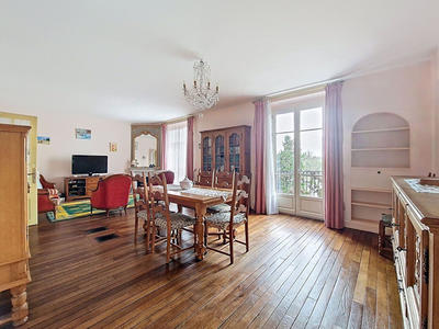 Maison - 215 m² - 7 pièces