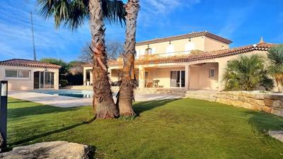 Propriété - 250 m² - 7 pièces