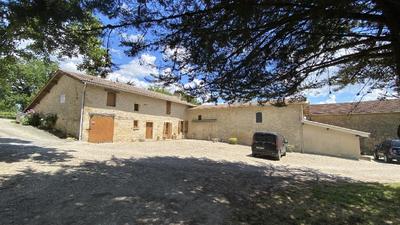 Maison - 300 m² - 10 pièces