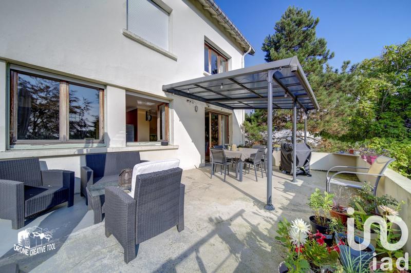 Maison - 218 m² - 8 pièces