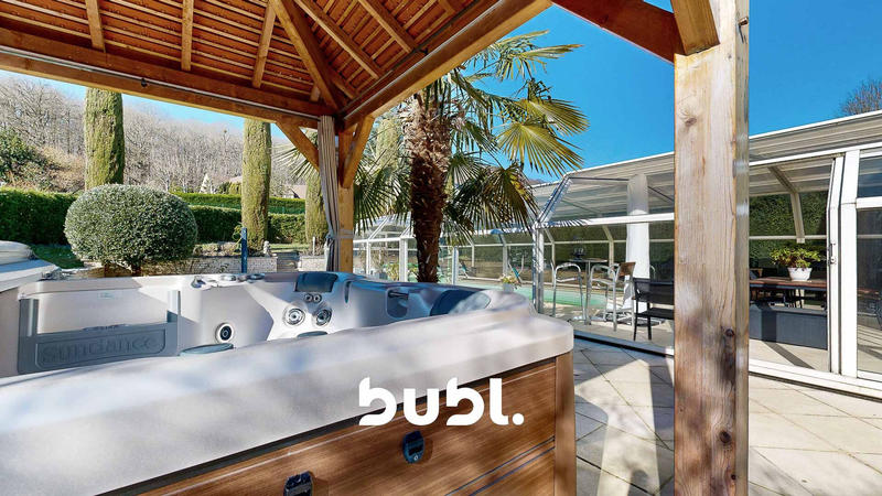 Maison - 302 m² - 12 pièces