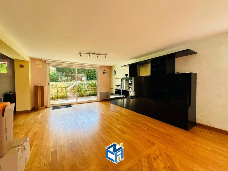 Maison - 214 m² - 9 pièces