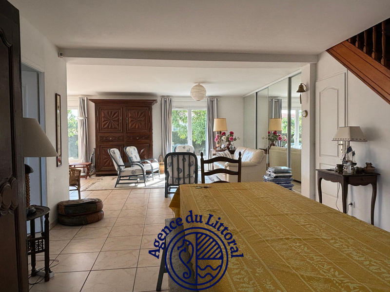 Maison - 220 m² - 8 pièces