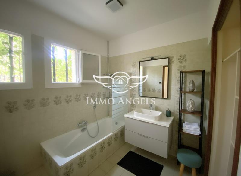 Maison - 213 m² - 7 pièces