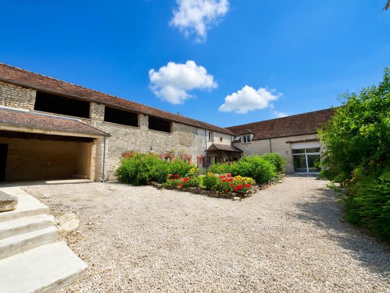 Maison - 240 m² - 7 pièces