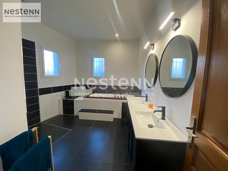 Maison - 235 m² - 7 pièces