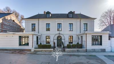 Maison bourgeoise - 311 m² - 8 pièces
