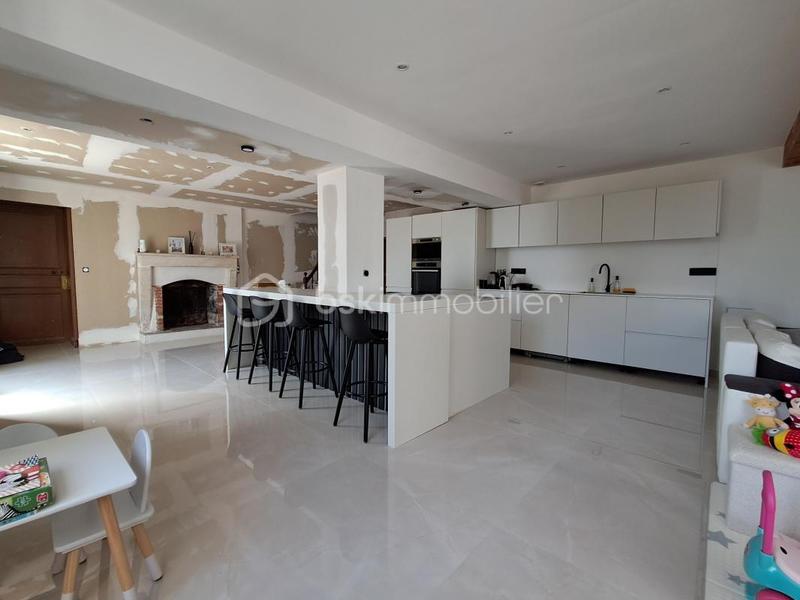 Demeure - 300 m² - 12 pièces