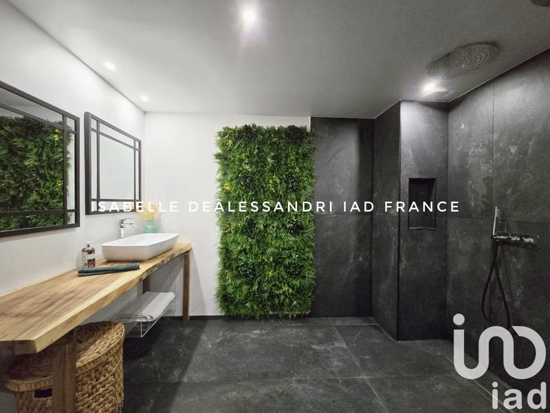 Maison - 340 m² - 10 pièces