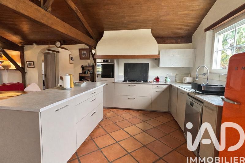Maison - 236 m² - 7 pièces