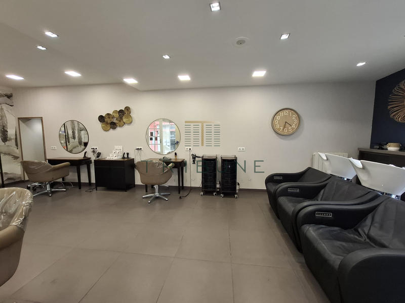 Local commercial - 130 m² - 2 pièces