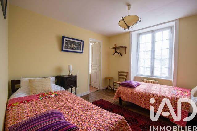 Maison - 234 m² - 11 pièces