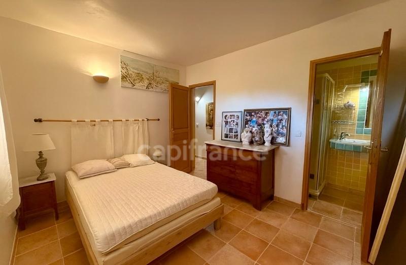 Maison - 235 m² - 7 pièces