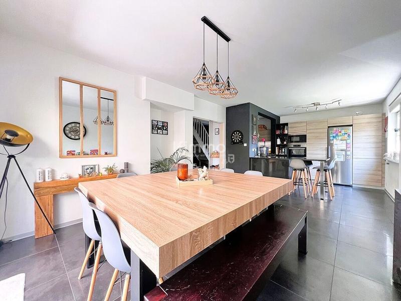 Maison - 204 m² - 11 pièces