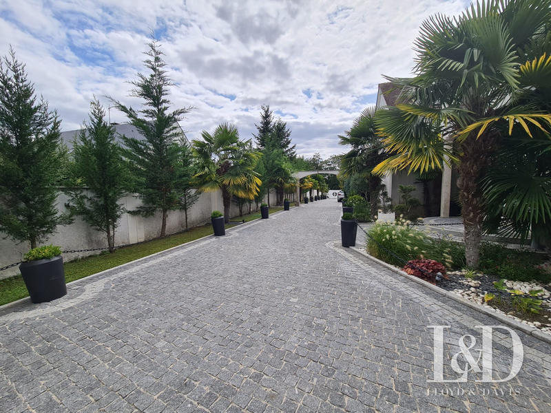 Local d'activités - 574 m² - 12 pièces