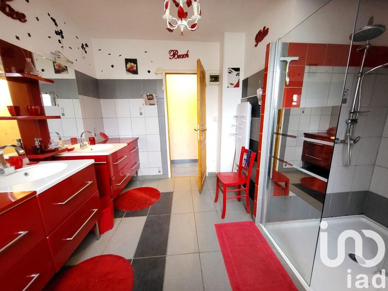 Maison - 276 m² - 8 pièces