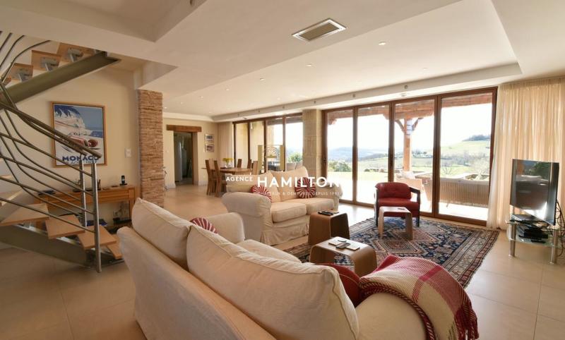 Propriété - 217 m² - 7 pièces