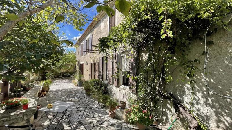 Mas - 230 m² - 7 pièces