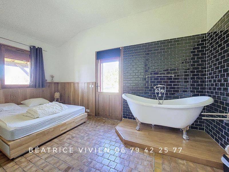 Maison - 215 m² - 7 pièces