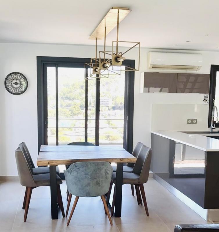 Maison - 169 m² - 5 pièces