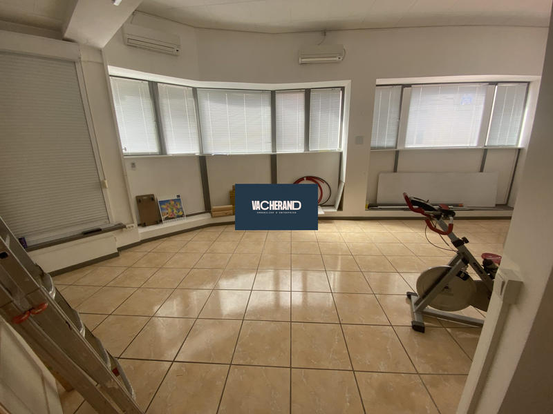 Local commercial - 254 m²