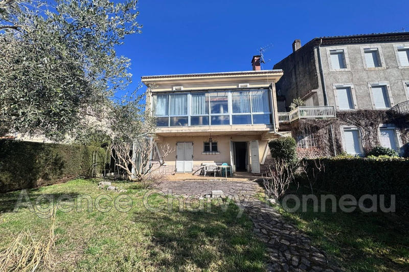 Maison - 294 m² - 14 pièces