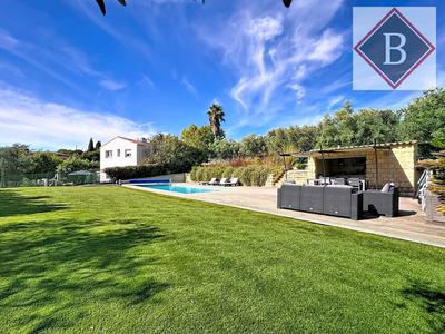 Maison - 181 m² - 7 pièces