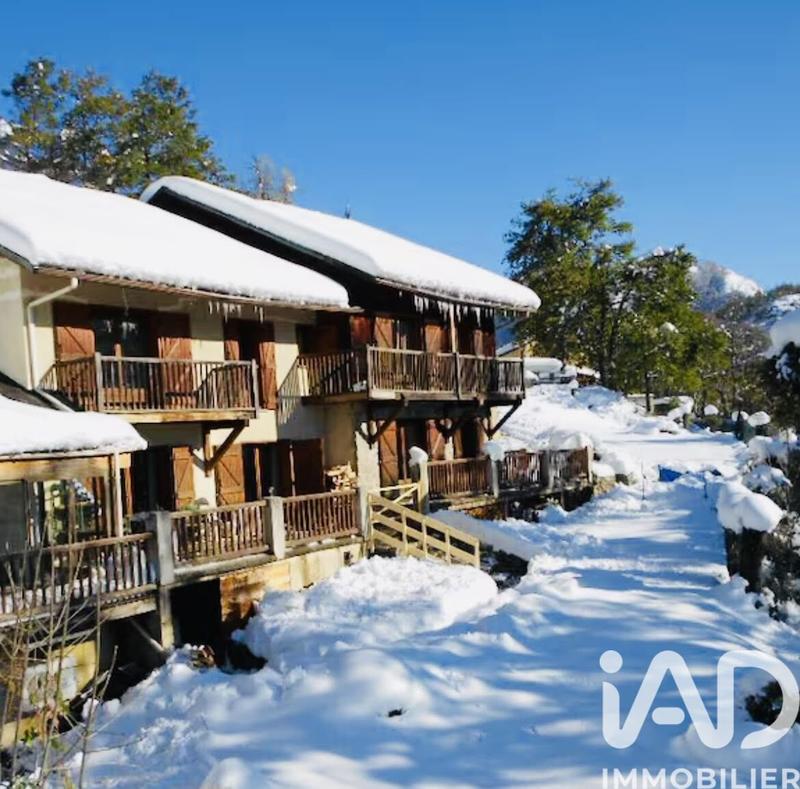 Maison - 300 m² - 9 pièces