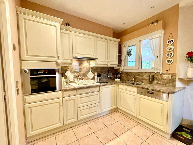 Maison - 260 m² - 9 pièces