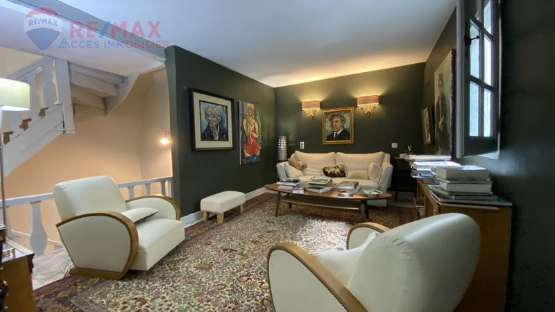 Maison - 392 m² - 12 pièces