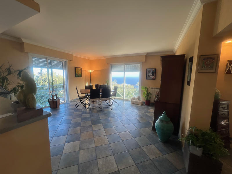 Villa - 220 m² - 8 pièces