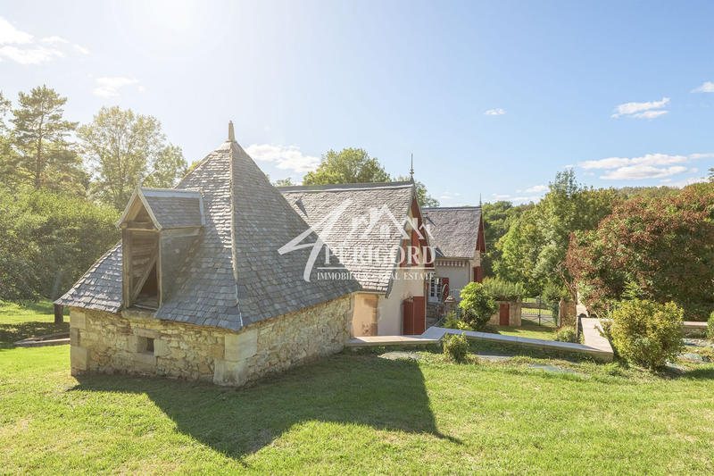 Maison - 227 m² - 14 pièces