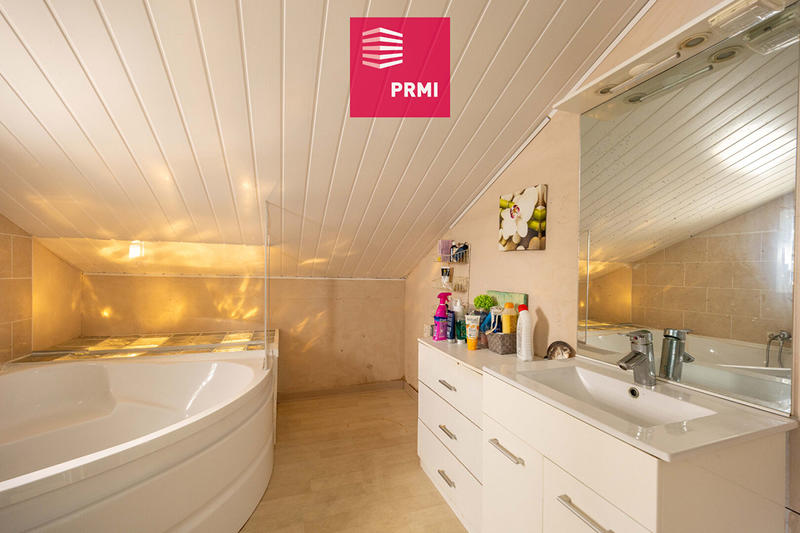 Maison - 218 m² - 8 pièces