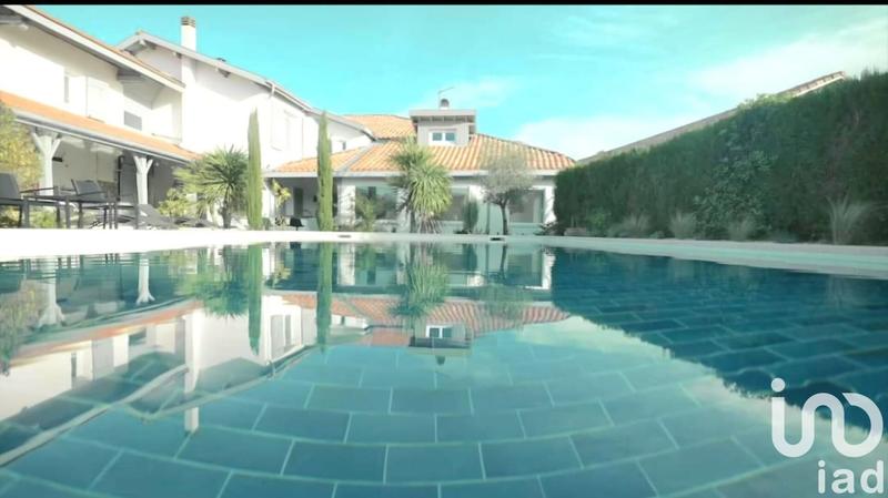 Maison - 350 m² - 10 pièces