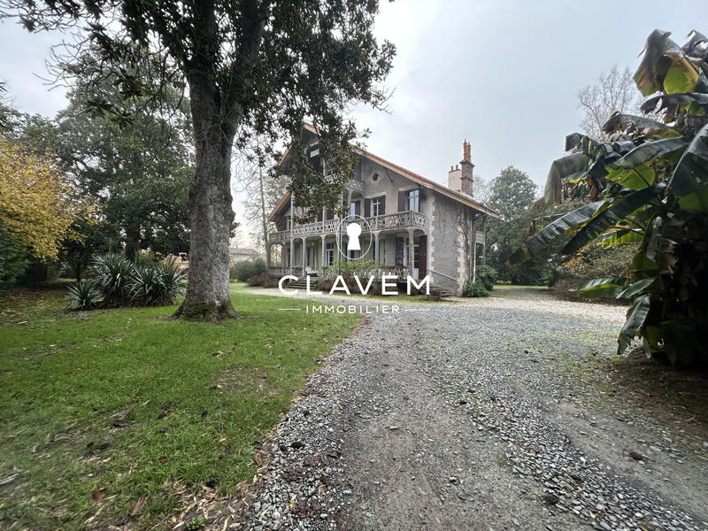 Maison - 350 m² - 15 pièces