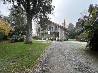 Maison - 350 m² - 15 pièces