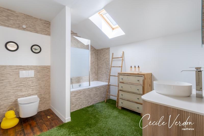 Maison en pierre - 200 m² - 8 pièces