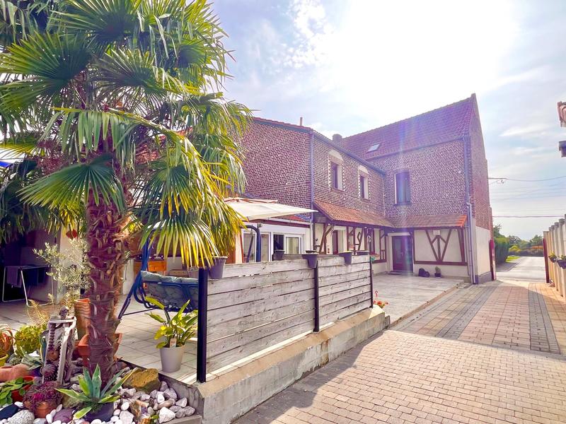 Maison - 205 m² - 9 pièces