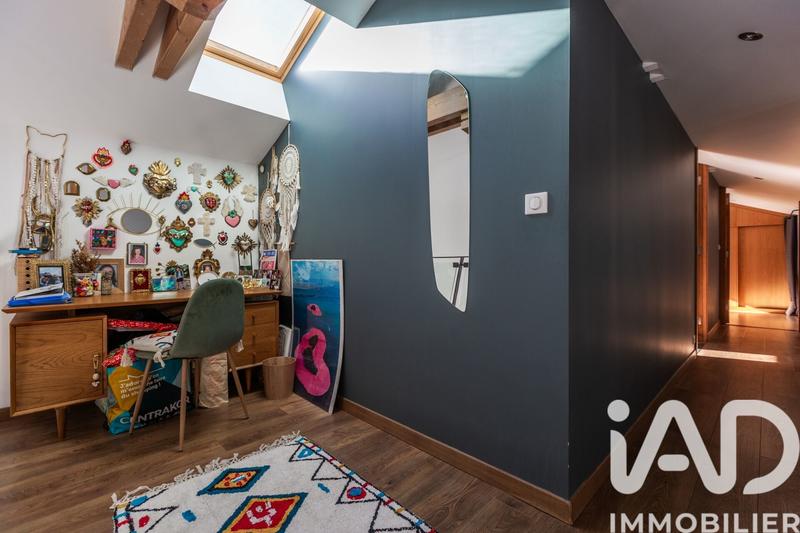 Maison - 238 m² - 6 pièces