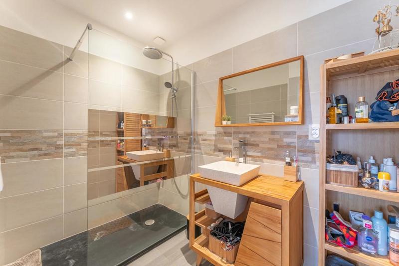 Maison - 232 m² - 8 pièces