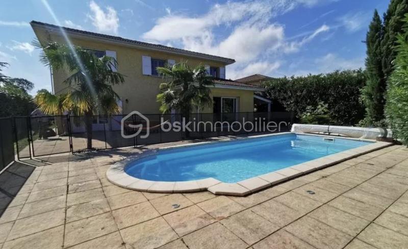 Villa - 235 m² - 8 pièces
