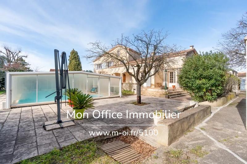 Demeure - 205 m² - 5 pièces