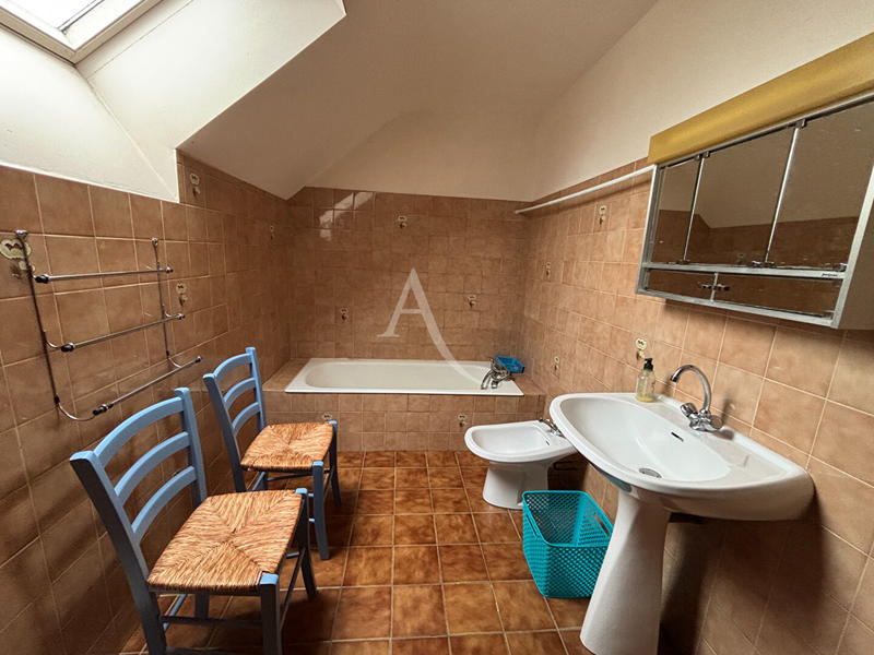 Maison - 229 m² - 9 pièces